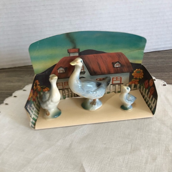 Vtg Goose Figurine Set on Background - Picture 2 of 8
